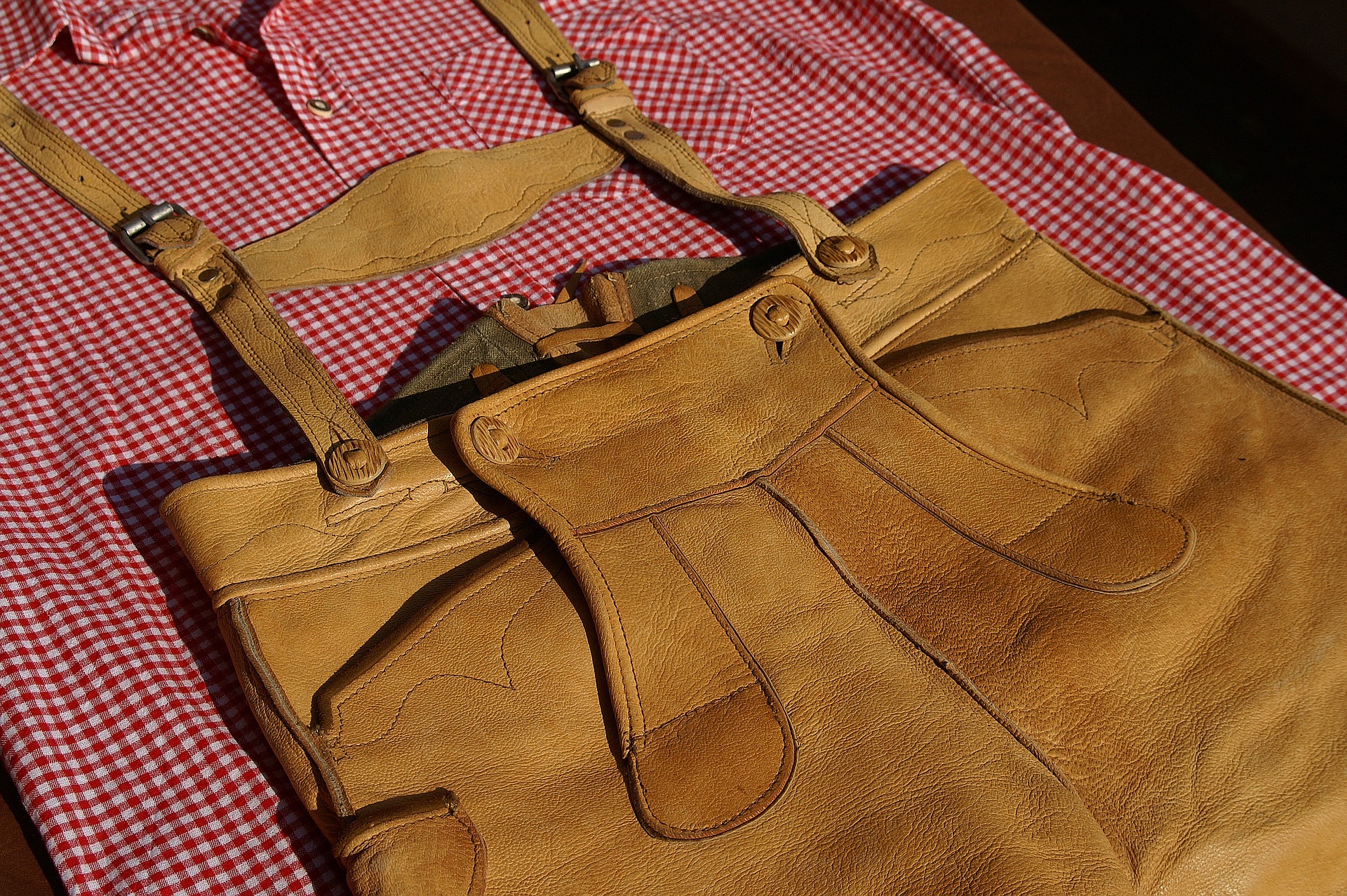 Lederhosenwahnsinn | Top Second Hand Shops in München | Mr. München | Foto: Pixabay